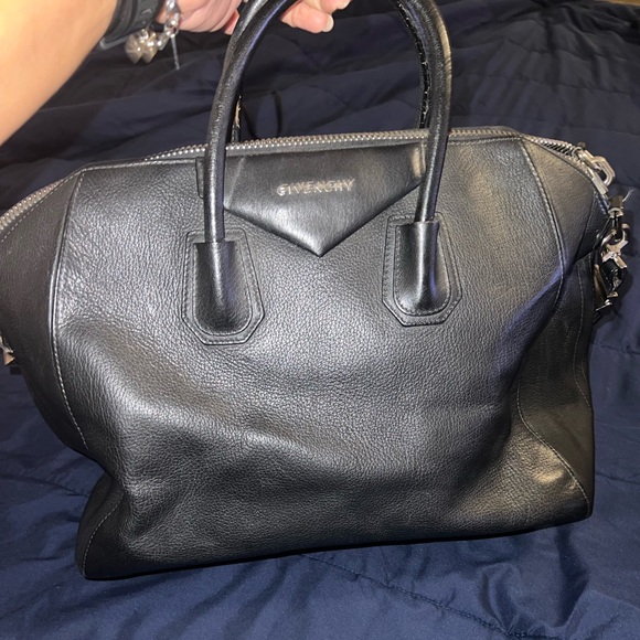 Authentic large Givenchy - Picture 1 of 8